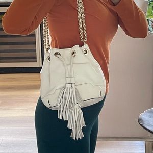 Bucket bag. Perfect for spring!
